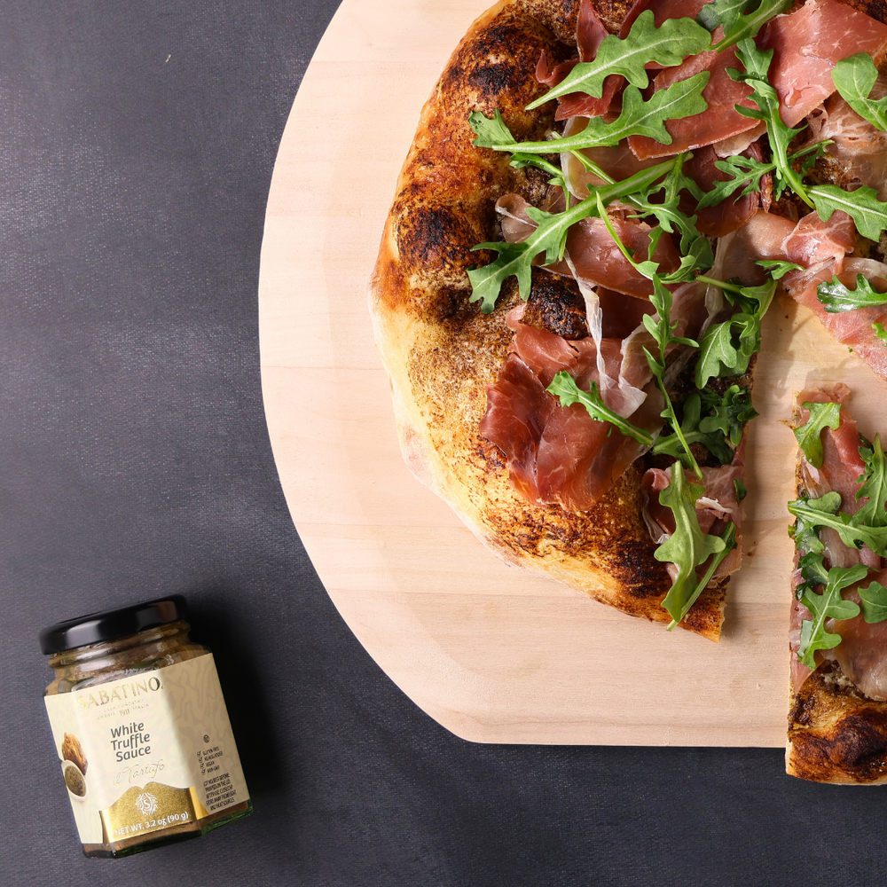 White Truffle Sauce Pizza with Prosciutto and Arugula