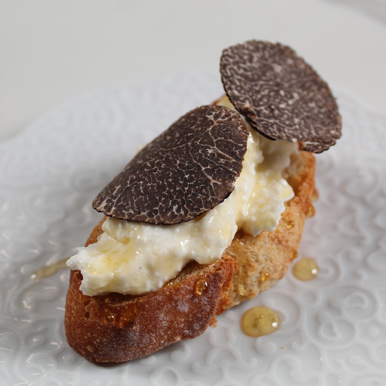 Fresh Black Winter Truffles 1 oz (Tuber Melanosporum) - Sabatino Truffles